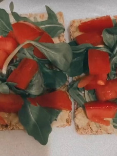 Una foto de Vegano: Snack/Desayuno/Merienda de tostadas integrales 💚