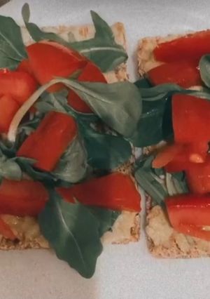 Una foto de Vegano: Snack/Desayuno/Merienda de tostadas integrales 💚