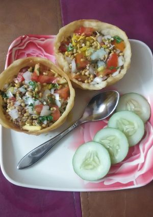 चाट वाटी (chaat vati recipe in marathi) रेसिपी चे मुख्य फोटो 