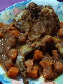 Una foto de Codornices guisadas al vino, con calabaza