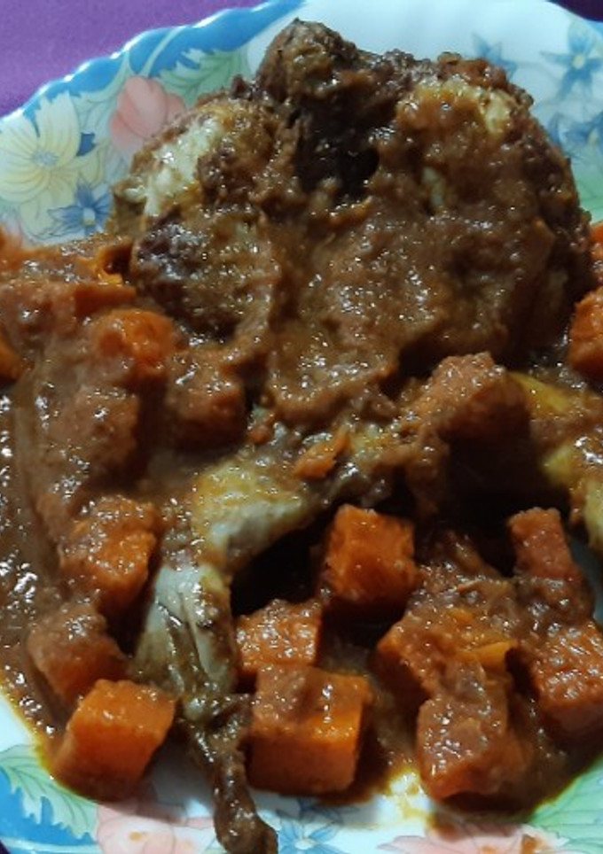 Una foto de Codornices guisadas al vino, con calabaza
