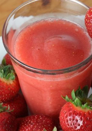A picture of Vickys Strawberry Slushie, GF DF EF SF NF with Alcoholic Version.