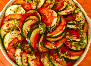 صورة لوصفة رتاتولي الباذنجان والفلفل على الطريقة الفرنسية ratatouille 🍆🌶🍅