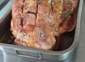 Una foto de Pierna de cerdo al horno
