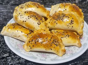 Una foto de Empanadas cheese burger