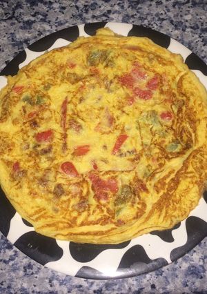 Una foto de Tortilla francesa con verduras y ras el hanout
