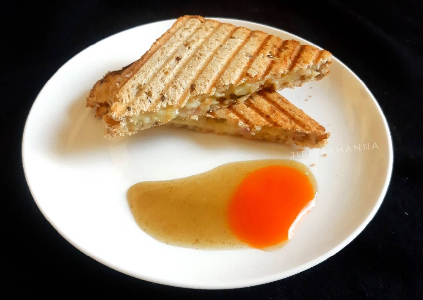 Potato Cheese Sandwich (with leftover Aloo Ka Bharta)