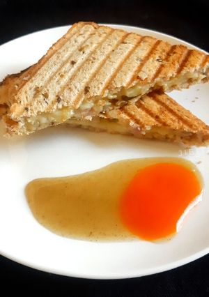 A picture of Potato Cheese Sandwich (with leftover Aloo Ka Bharta).