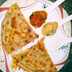 A picture of Aloo bahre rogani phrathy.