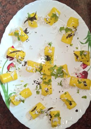 खांडवी (Khandvi recipe in hindi) रेसिपी मुख्य फोटो