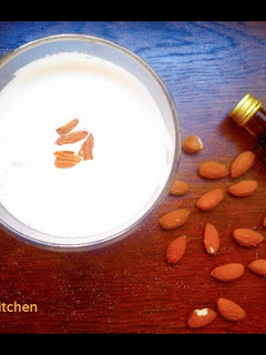 A picture of Almond milk.