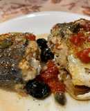 Pesce Serra al Forno con Pomodorini Freschi, Olive Nere e Capperi