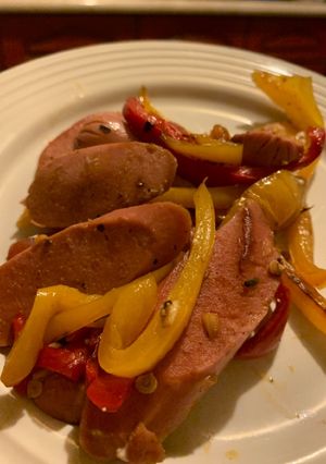 Una foto de Salchichas con pimientosDesayuno KETO fácil