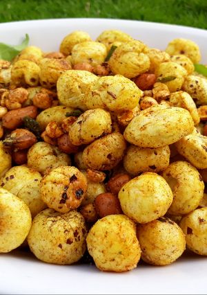 मखाना नमकीन (Makhana namkeen recipe in hindi) रेसिपी मुख्य फोटो