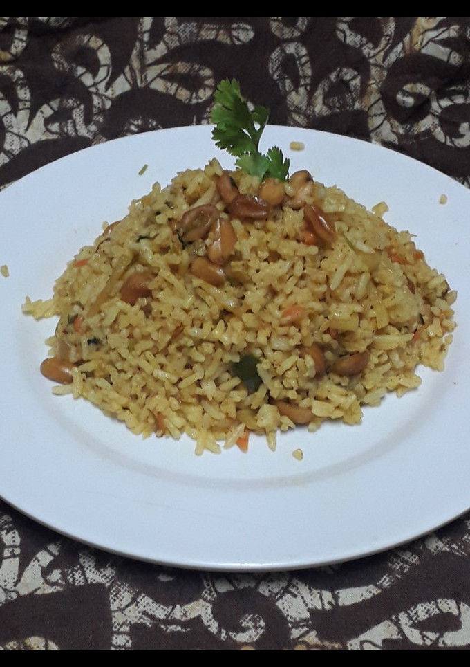 फोडणीचा भात (fodnicha bhat recipe in marathi) रेसिपी चे मुख्य फोटो 