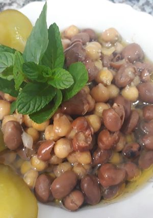 A picture of Foul Mdammas with Chickpeas.