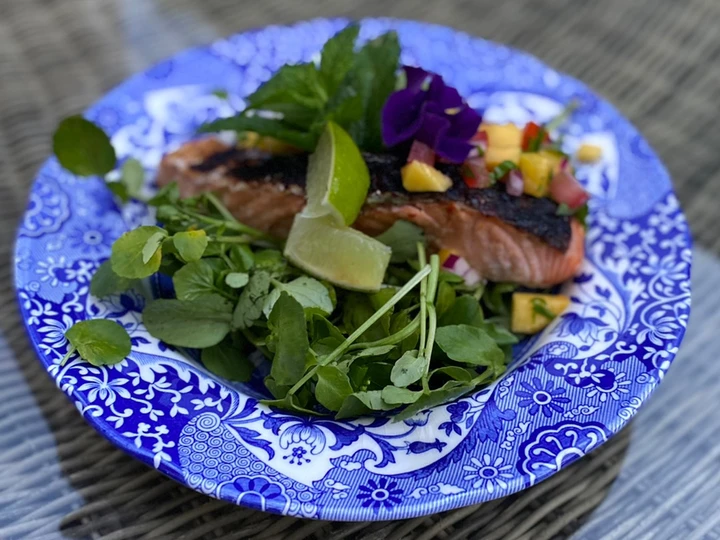 Easy Way Make Recipe Summer Thai Salmon with Mango Salsa that is Delicious, Can Spoil the Tongue}