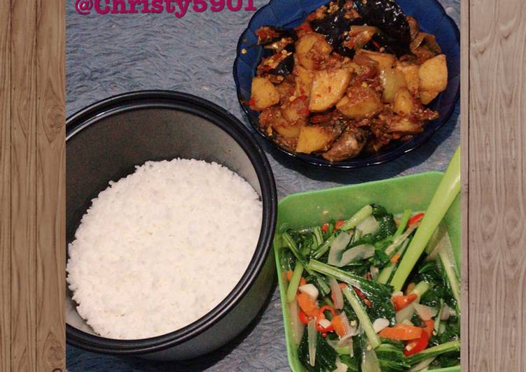 Resep Sambel goreng kentang+hati ayam potong dadu &amp; tumis sawi hijau🤗 Anti Gagal