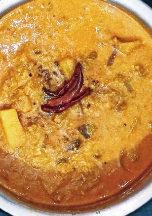A picture of Mix veg lemon curry in curd(without onion garlic).