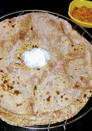 A picture of Ragi phulka.