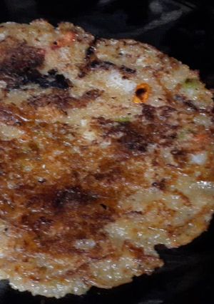 सूजी का उत्तपम (sooji ka uttapam recipe in Hindi) रेसिपी मुख्य फोटो