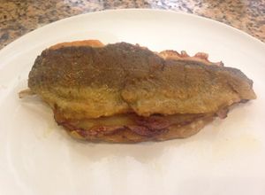 Una foto de Trucha con papada ibérica