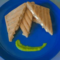 Cottage Cheese - Oats - Semolina Sandwich 🍞No Bread Sandwich 🍞 A picture of Cottage Cheese - Oats - Semolina Sandwich 🍞No Bread Sandwich 🍞.