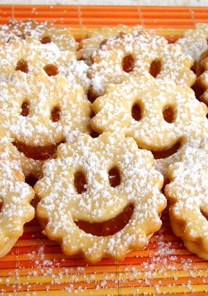 Mosolygós linzer recept fotója