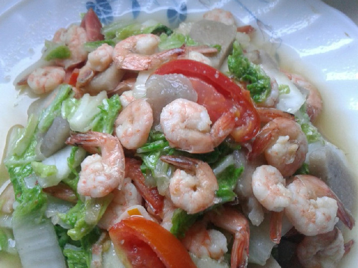 Bagaimana Menyiapkan Cah Sawi Putih Udang Bakso, Lezat