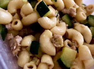 Foto di Conchiglie con pollo e zucchine