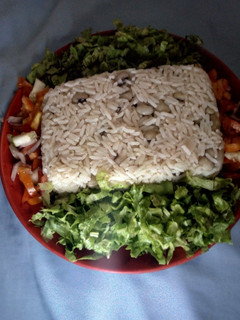 Garau garau da salad da tumatur ainihin hoton girkin