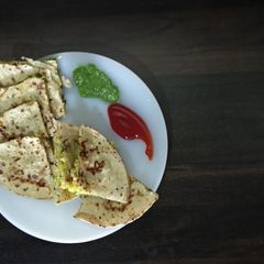 A picture of Chapati sandwich.
