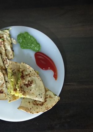 A picture of Chapati sandwich.