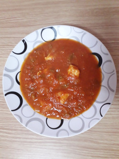 Una foto de Tomates con pollo