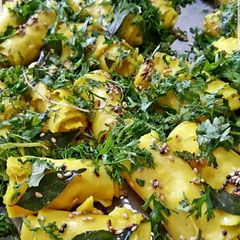 A picture of Khandvi.