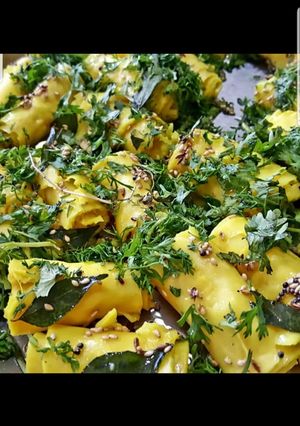 A picture of Khandvi.