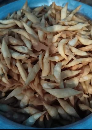 नमक पारे (namak pare recipe in Hindi) रेसिपी मुख्य फोटो