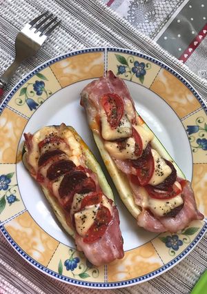 Megpakolt cukkini csónak recept fotója