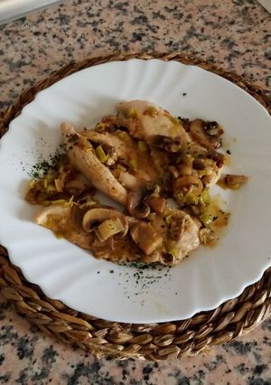 Una foto de Filetes de pollo con puerro y champiñón