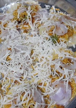 A picture of Aloo puri.