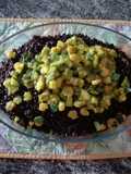 Riso nero con gamberetti, zucchine e zafferano