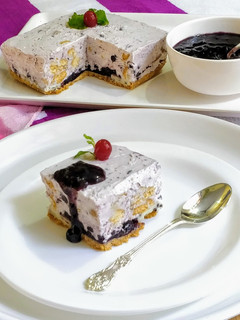 A picture of No Bake Blueberry Biscuit Cake.