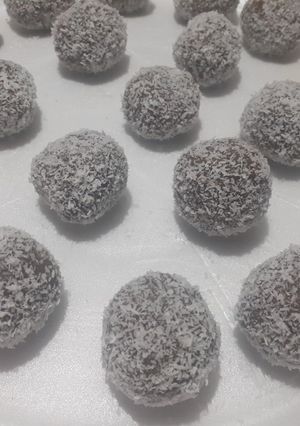 Una foto de Trufas de galletitas María y coco