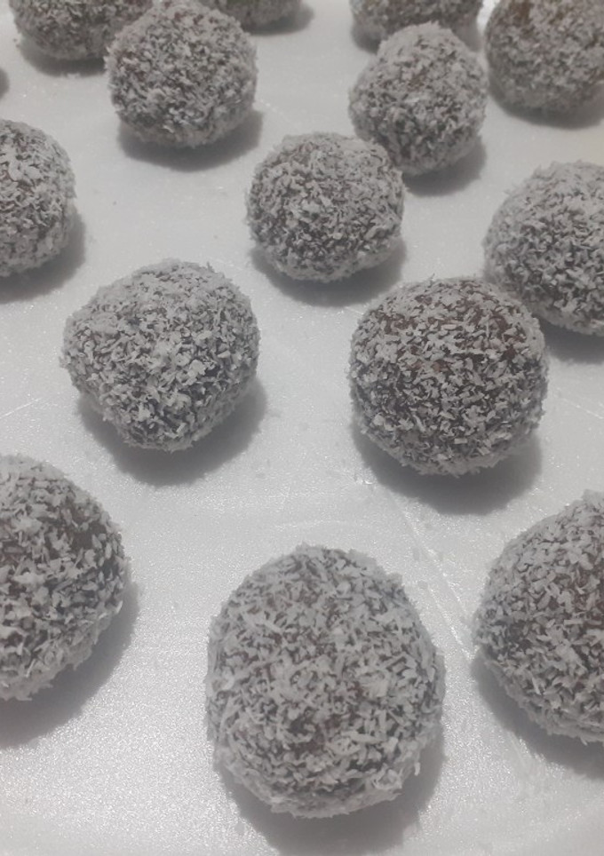 Una foto de Trufas de galletitas María y coco