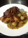 Codillo al horno a la mostaza antigua de Dijon con patatas