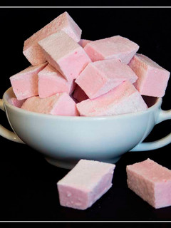 Una foto de Cómo hacer nubes o malvaviscos sin gluten y sin huevo | marshmallow