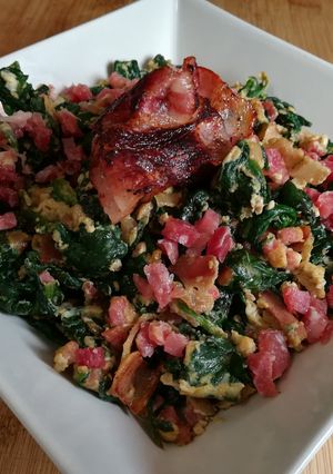 Foto principal de Revuelto de espinacas con jamón y bacon
