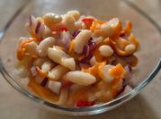 Una foto de alubias con surimi