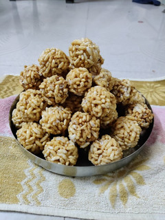 મમરા ના લાડવા (Mamra Ladva Recipe In Gujarati) રેસીપી મુખ્ય ફોટો