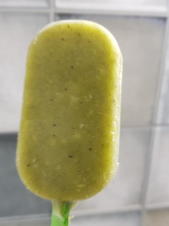 Una foto de Helado de kiwi y espinaca
